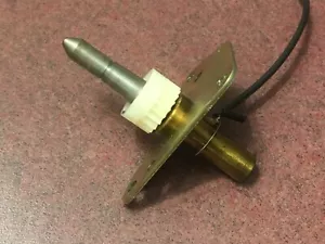 Akai AP-B110 Turntable Parts - Spindle - Picture 1 of 2