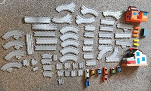 Thomas Friends Track Set with 52 Pieces Of Track and Accessories - Picture 1 of 21