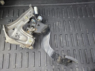2001-2007 Toyota Sequoia BRAKE PEDAL ASSEMBLY - Image 1 of 4