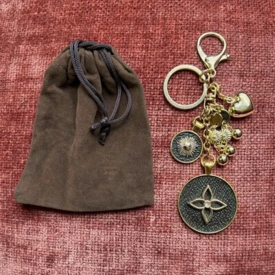 SUNBURST CLOVER BAG CHARM Unbranded Key Ring Gold Tone - Image 1 of 4