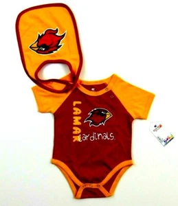 Coliseo Own The Stands Lamar Una pieza con babero 6-12 meses ¡NUEVO SIN ETIQUETAS! - Imagen 1 de 2