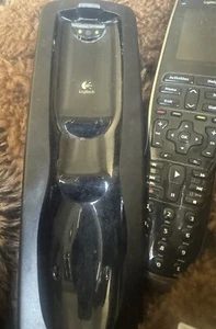 Pilot zdalnego sterowania Logitech Harmony 900 z bazą ładującą, blasterem i akcesoriami IR - Zdjęcie 1 z 4