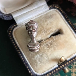 Vintage Queen Elizabeth II Charm Silver Bust Pendant - Picture 1 of 4