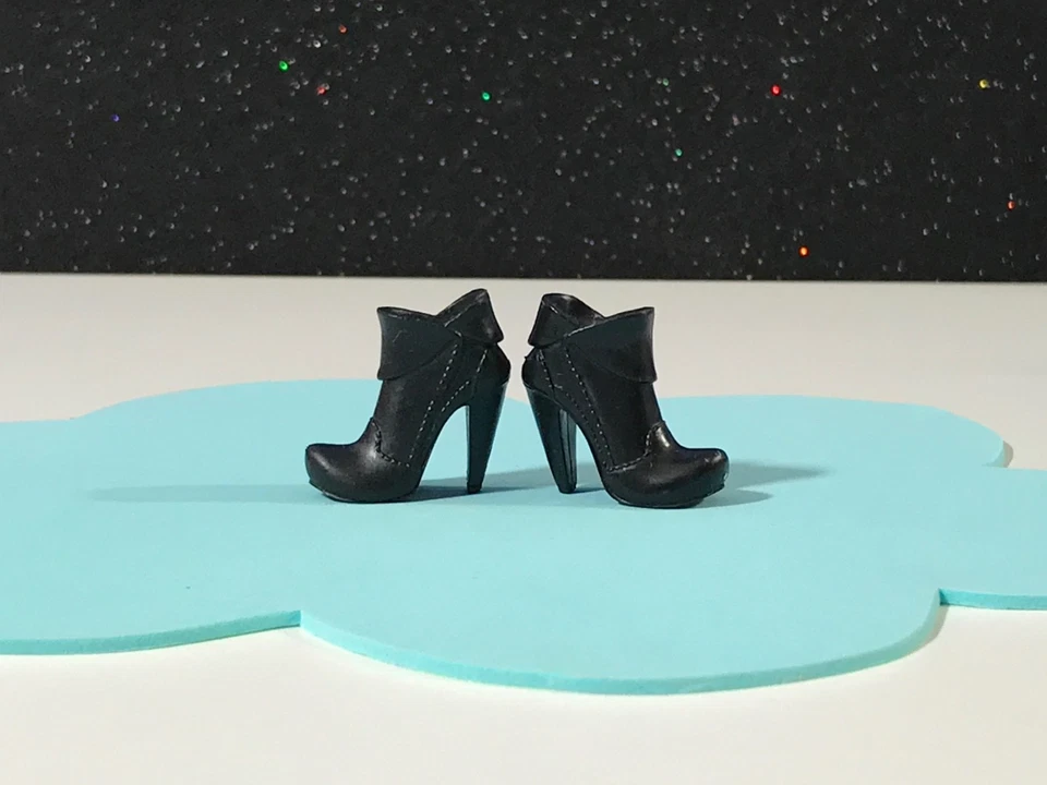 BRATZ DOLL SHOES  BLACK HIGH HEEL ANKLE BOOTS  ULTRA RARE PAIR  MGA COLLECTIBLE - Image 1 of 1