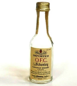 Botella de licor miniatura de whisky canadiense Schenley OFC 1960 impuesto verde vacía de colección - Imagen 1 de 10