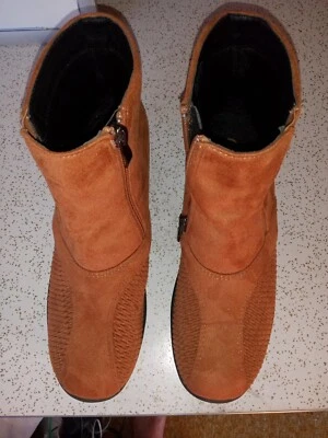 Beacon 麂皮绒短靴 — 第 1/4 张图片