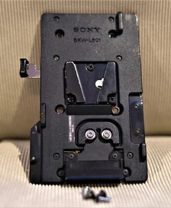 Sony BKW-L601 Battery Plate for V-Shoe Mount Batteries - Picture 1 of 8