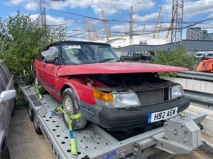 SAAB 900 CLASSIC CONVERTIBLE BREAKING iNJECTION MODEL RED WITH VELOUR - Picture 1 of 15