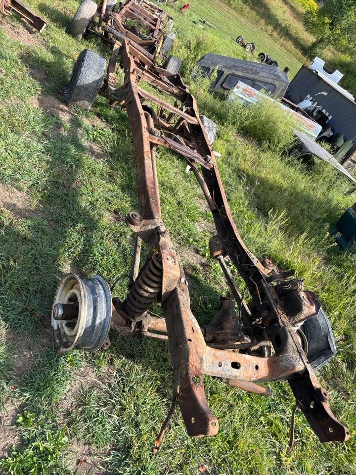 1978 1979 FORD F150 REG CAB 4WD FRAME CHASSIS 4X4 DANA 44 9 INCH "ROLLER" 78 79 - Image 1 of 4