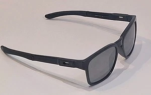 Occhiali da sole Oakley Catalyst OO9272-09 nero lenti polarizzate graffiate 55▪︎17 144 - Foto 1 di 12