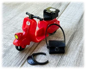Borsa e visiera rossa vintage 1986 Bandai Maple Town ufficio postale scooter - Foto 1 di 3