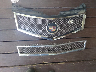 2010 - 2012 CADILLAC SRX UPPER AND LOWER GRILLE - Image 1 of 2