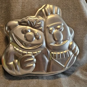 Vintage Wilton Cake Pan - Bert and Ernie - 1977 Sesame Street - #502-7423 - Picture 1 of 6