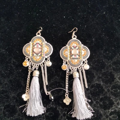 Серьги Iris Apfel & Bajalia серые и серебряные украшенные кисточками ОГРОМНЫЕ - Изображение 1 из 4