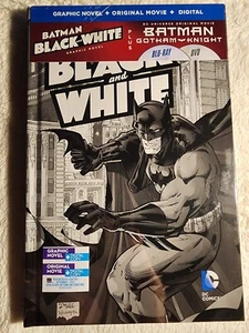 Batman: Black and White Graphic Novel with Batman: Gotham Knight Blu Ray and DVD - Imagen 1 de 2