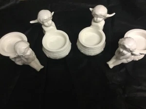 Weihnachten Engel mit Teelicht, Teelichthalter, sitzende Putte, Keramik - Bild 1 von 4