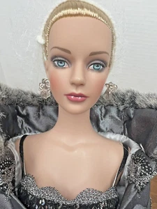 Tonner - 2006 Pure Platinum Sydney Chase 16" Tyler Fashion Doll - FAO LE250 - Picture 1 of 11