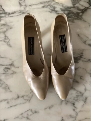 Zapatos de tacón bajo vintage Stuart Weitzman beige dorado cuero metálico talla 9 (39) Foto 1 de 4