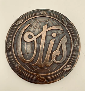 VINTAGE OTIS ELEVATOR TRADE MARK NAMEPLATE SIGN EMBLEMS 2 1/8” Flat - Picture 1 of 3