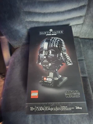 LEGO Star Wars: Darth Vader Helmet (75304) - Image 1 of 2