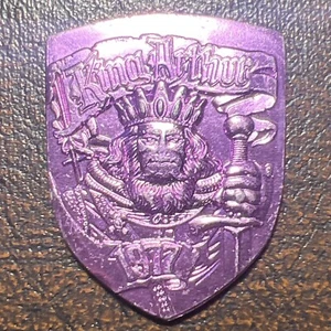 Mardi Gras Doubloon token - King Arthur in Pink color - Dated 2017 - Picture 1 of 2