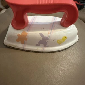 VINTAGE ADORABLE OHIO ART CHILDRENS TOY TIN LITHO IRON PINK HANDLE ANIMALS - Picture 1 of 4