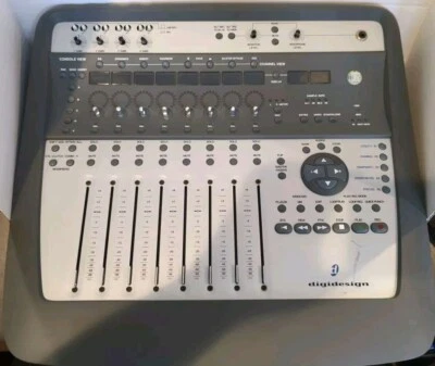 Digidesign Digi 002 Console PARTS ONLY POWERS ON - Image 1 of 4