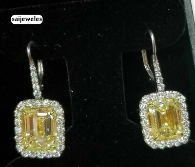 Pendientes con halo de diamantes amarillos talla esmeralda de 2,50 quilates creados en laboratorio de oro de 2 tonos de 14 K Foto 1 de 4