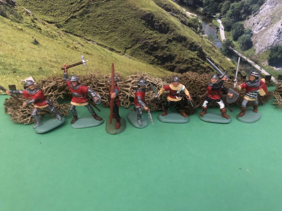 Revell Medieval English knights set 3 1:72 painted - Image 1 of 1