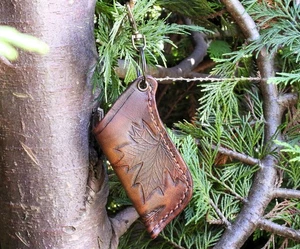 Lederhülle für kleines einfaches Taschenmesser oder Feuerzeug Ahornblatt - Bild 1 von 2