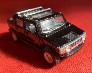 KINSMART Modellino Auto HUMMER H2 SUT scala 1:40 in metallo Nero ruote gomma - Foto 1 di 3