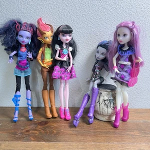 Monster High Lote 5 Muñecas Vestir Con Zapatos - Imagen 1 de 6