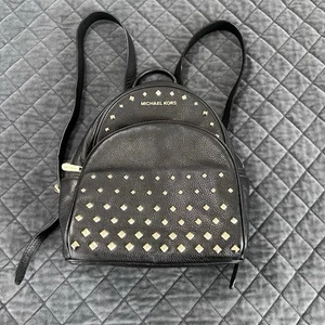 Michael Kors Backpack Women Studded Leather Backpack Black Gold Medium - Afbeelding 1 van 13