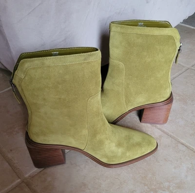 Botas Vince Camuto Kortimy para mujer 8W verde musgo gamuza Verona eje medio  Foto 1 de 4