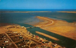 Postal Queen Isabella Causeway Vista Aérea Puerto Isabella, TX De Colección 1957 - Imagen 1 de 2