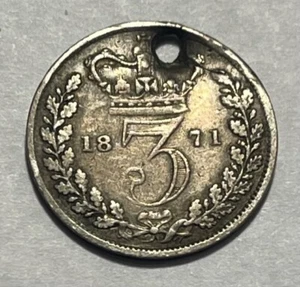 GREAT BRITAIN - Queen Victoria -"Holey" Silver Threepence 1871 - Km-730- Holed! - Picture 1 of 2