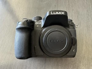 Panasonic Lumix DMC GH4 Shutter Count 3500 Broken Screen Body Only - Picture 1 of 10