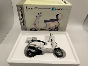 Autoart Vespa ET4 150 Scooter Piaggio scala 1:12 modellino bici pressofuso - Foto 1 di 6