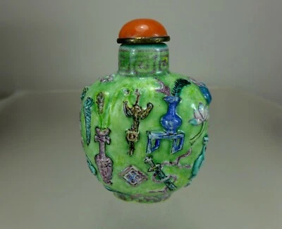 FAMILLE ROSE, botella de tabaco de porcelana esmaltada moldeada, marca Guangxu, 1874-1908 Foto 1 de 4