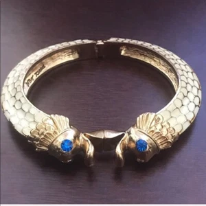 Betsey Johnson Gold tone Enamel Kissing Fish bracelet, size S/M - Picture 1 of 8