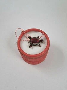 Martisor Testoasa Märzchen Breloque Pendentif Comme Tortue en Métal 220 Rouge - Imagen 1 de 3