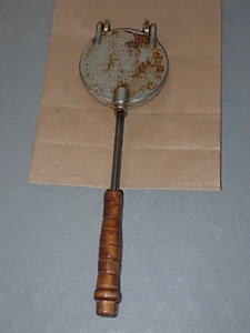 Vitantonio Pizzelle Iron No. 5, Wood Handles, 5" - Picture 1 of 11