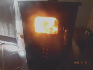 Stufa A legna Divina- fire 6 Kw. - Foto 1 di 8
