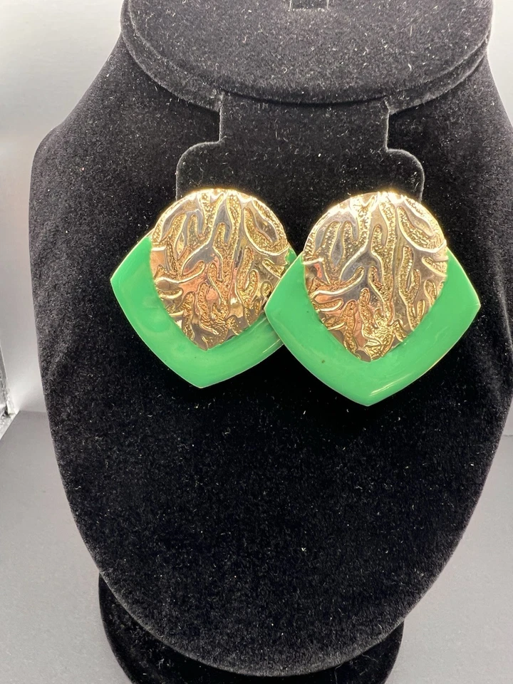 Pendientes Perforados Vintage Esmalte Verde y Tono Dorado - Diseño Modernista Abstracto Foto 1 de 3