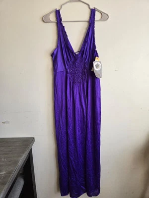 Nuevo con etiquetas Camisón Largo Vassarette Vintage Púrpura Bordado Lavanda Talla Mediana Foto 1 de 4