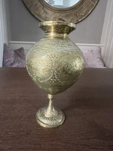 antique etched brass indian vase - Bild 1 von 10