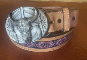 "Diseño de pluma de vaca con hebilla de cinturón Siskiyou 1986 de colección con cinturón de cuero de vaca textan 42""" - Imagen 1 de 8