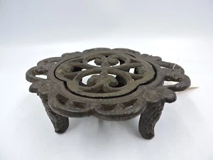 Comptoir de Famille Cast Iron Warmer - Picture 1 of 7
