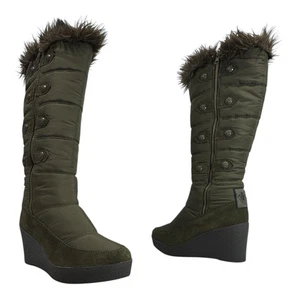 JUICY COUTURE Womens 9.5 Quilted Nylon Wedge Boots EVEREST Fur Trim Winter NEW - Picture 1 of 24