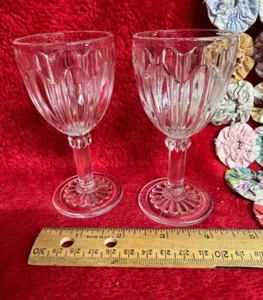 Set of 2 Cordial Glasses with Cut Design - Picture 1 of 3